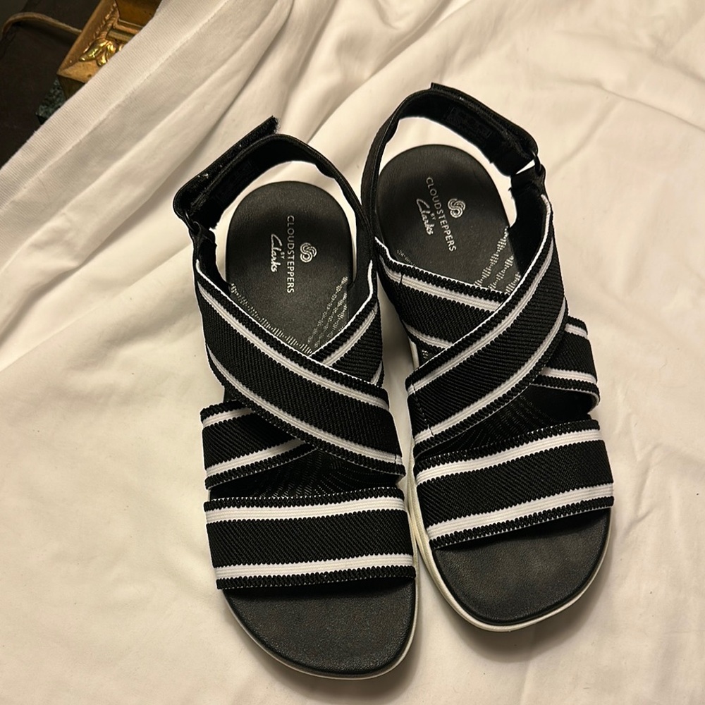Clarks women’s Black and White Sandals